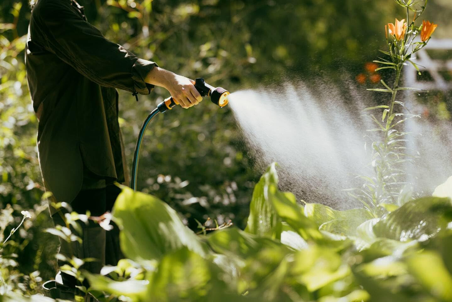 Fiskars S Tubo da giardino, Serie X, Tubo dell'acqua per irrigazione manuale, 13 mm (1/2"), Lunghezza: 15 m, Collegamento universale, Protezione UV, Protezione antigelo, Resistente alla torsione, Blu, 1076044