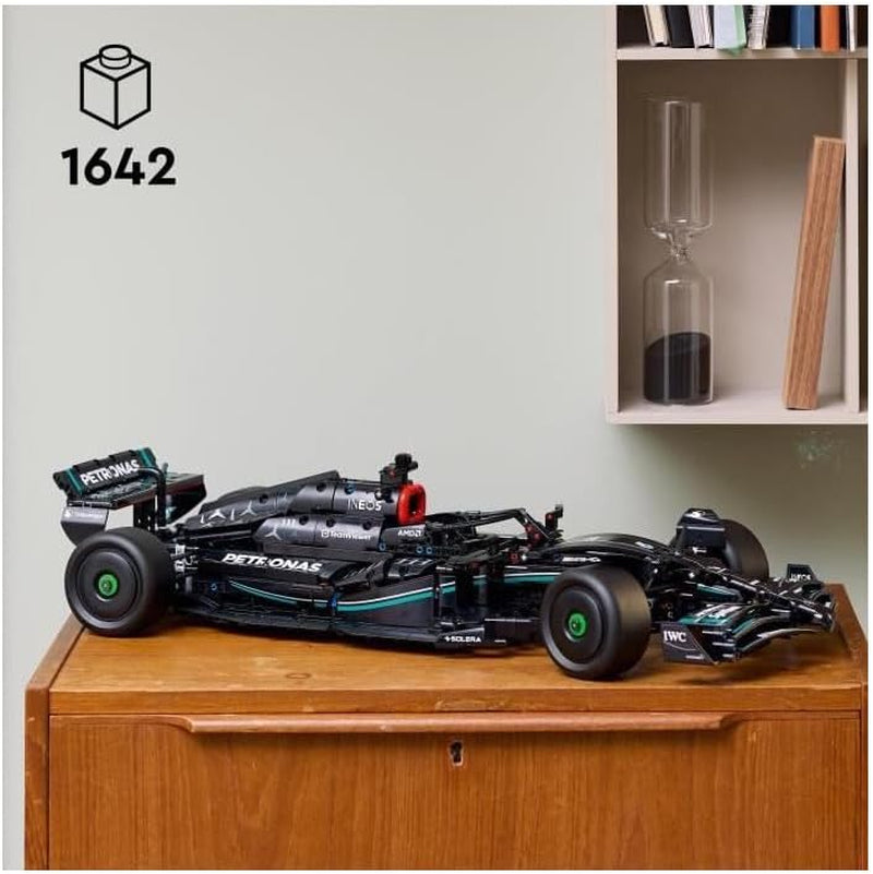 LEGO Technic Mercedes-Amg F1 W14 E Performance Set per adulti, modello in scala di auto da corsa, oggetti da collezione per la casa o l'ufficio, regali di Formula 1 per uomini e donne 42171 Set di costruzione Besuche den LEGO-Store