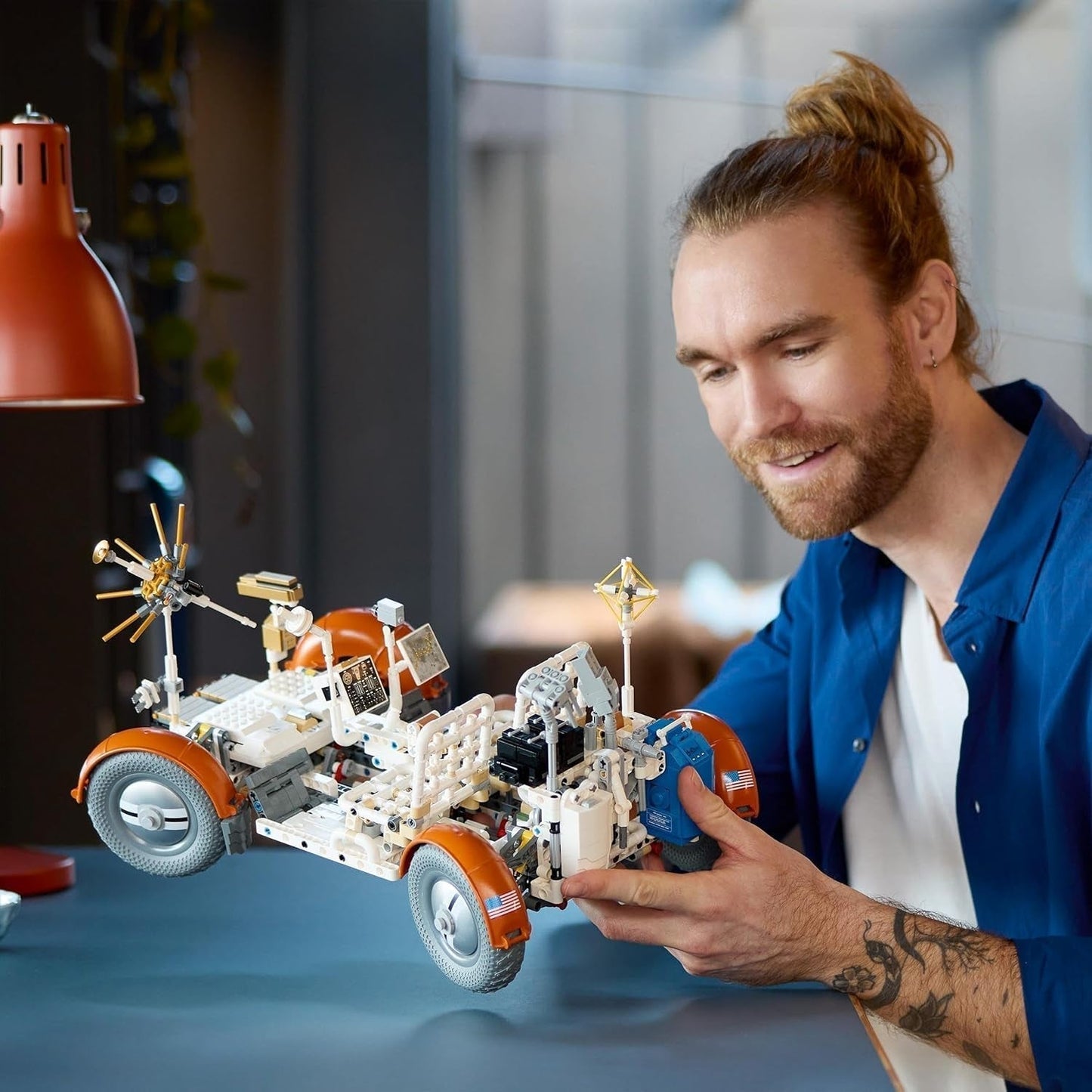 LEGO Technic NASA Apollo Veicolo itinerante lunare (LRV), Modello rover lunare per adulti, Spazio da collezione per appassionati di scienza, Giocattolo da costruzione, Modello di veicolo spaziale 42182 Set da costruzione Besuche den LEGO-Store