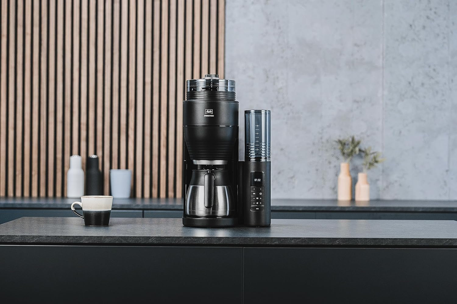 Melitta AromaFresh Therm Pro X - Macchina per caffè espresso con filtro, macinacaffè integrato, serbatoio dell'acqua rimovibile, caraffa termica in acciaio inossidabile e funzione timer, per un massimo di 8 tazze di caffè, nero/argento