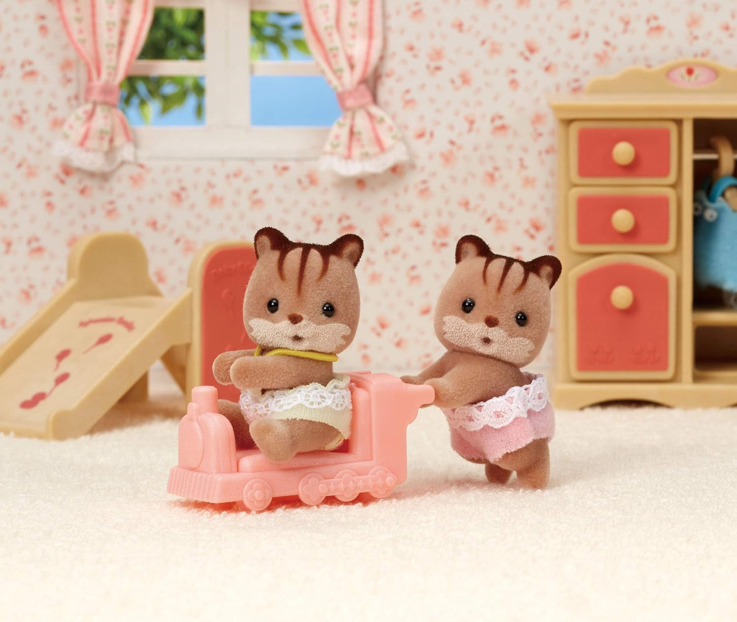 Sylvanian Families L5421 Casa delle bambole dei gemelli scoiattolo Figure delle case delle bambole Naty Shop Dolls