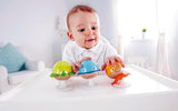 Set sonaglio con ventosa Hape | Tre animali con elementi di dentizione, tartaruga, polpo e balena | Giocattolo didattico da 0 mesi Bebe Toys Naty Shop