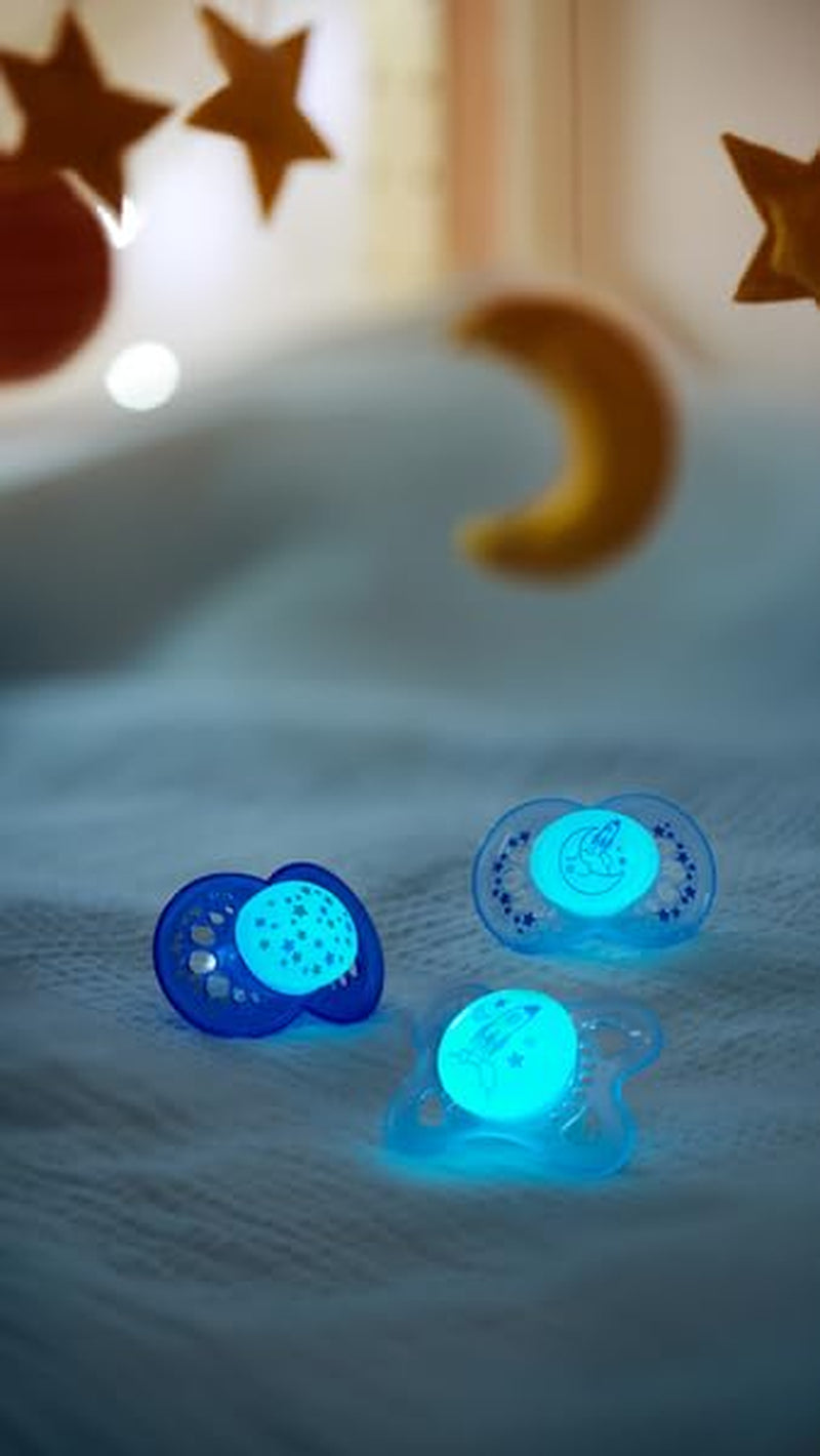 Ciuccio MAM 6+ mesi (confezione da 2) MAM 6-16 mesi si illumina al buio con tettarella in gomma, confezione da 2 con portaciuccio sterilizzante, azzurro/azzurro