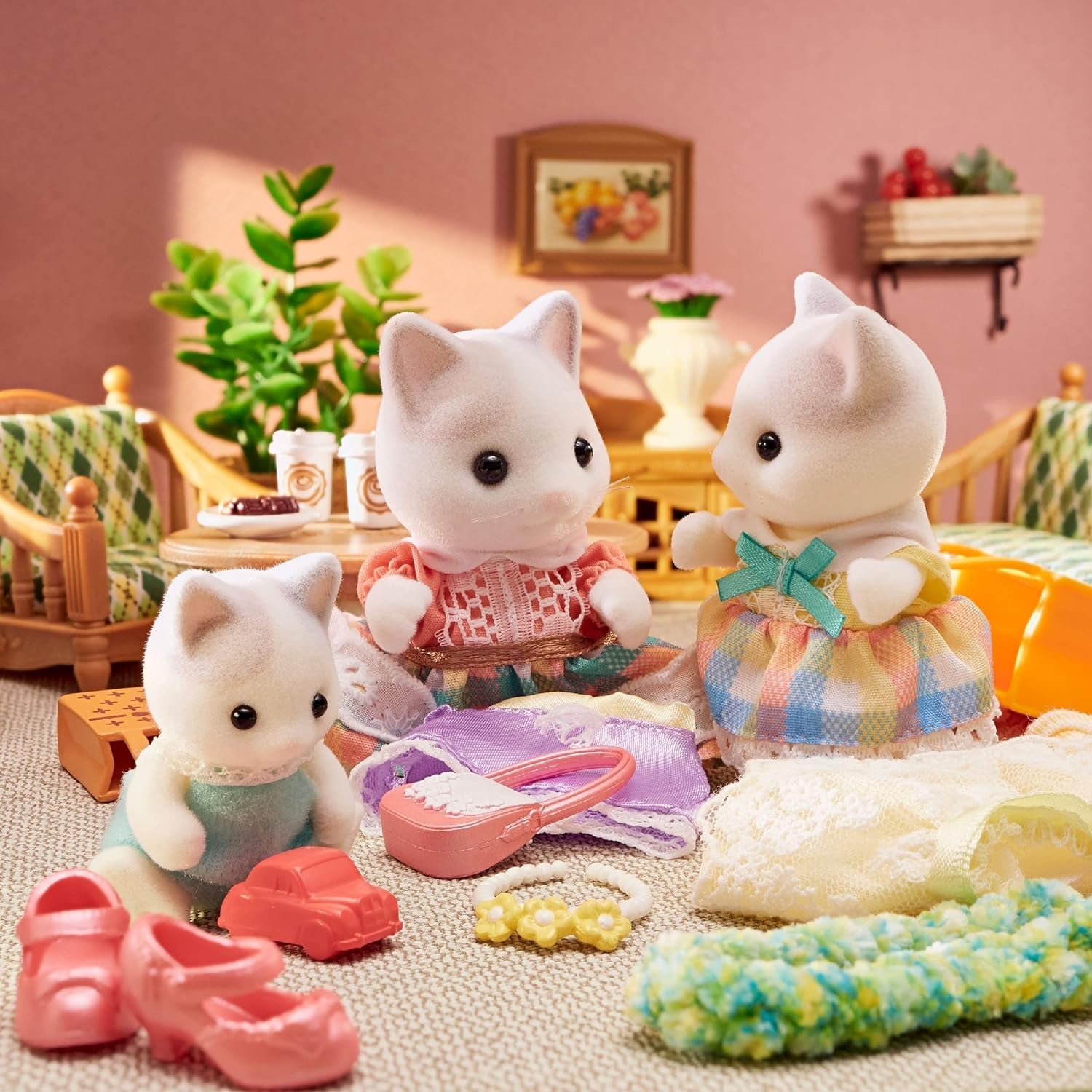 Sylvanian Families - 5738 Famiglia di gatti del latte - Figure di case delle bambole