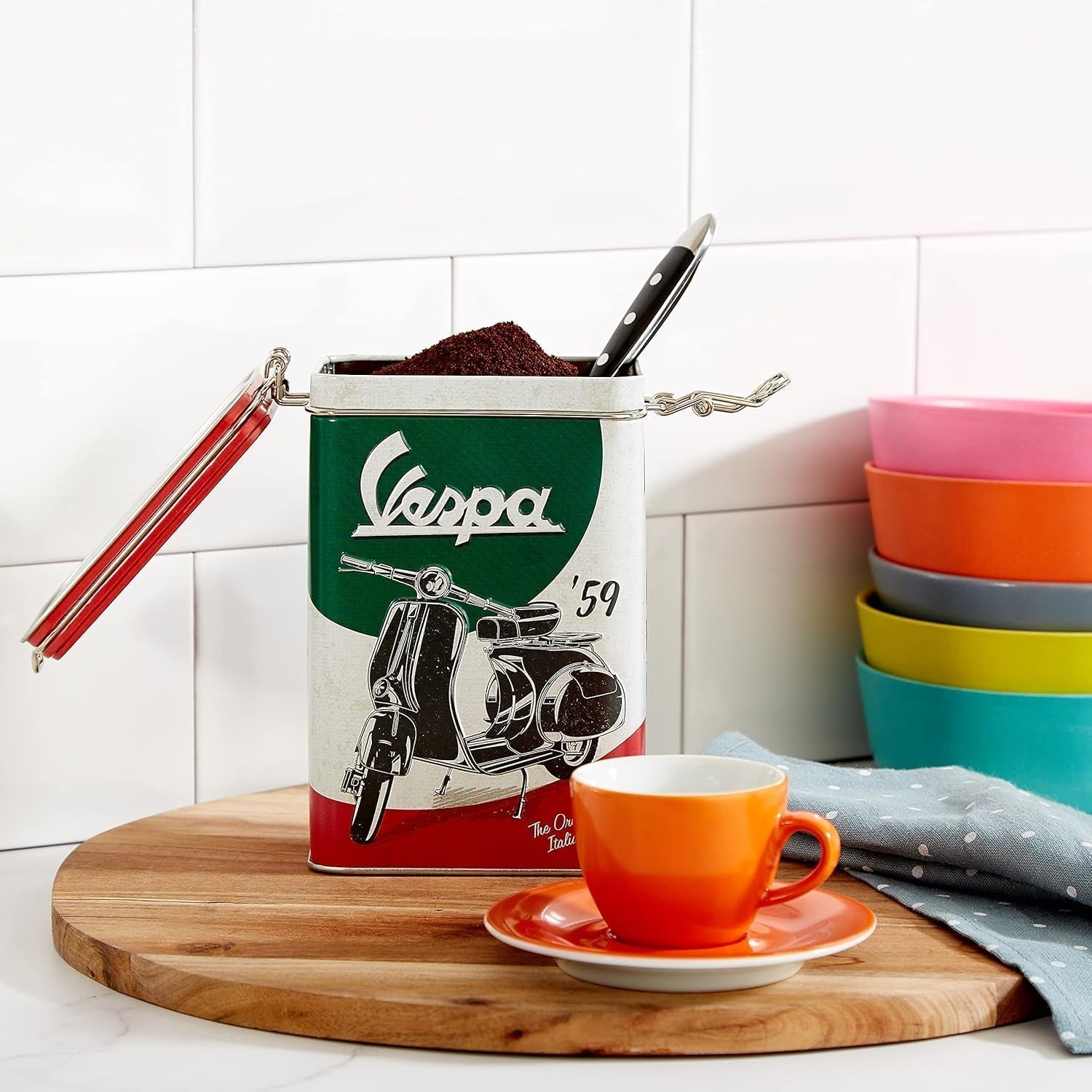 Nostalgic-Art Retro Coffee Box, 1,3 L, Vespa - Classico italiano - Idea regalo per gli appassionati di scooter, Prodotto con licenza originale (OLP), Decorazione per officina dal design vintage, Decorazione per officina dal design vintage Scatole per la conservazione degli alimenti Naty Shop