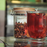 Tè alla frutta – 100 g Miscela di frutta aromatizzata con mela, ibisco e cannella – Busta con chiusura a zip, ca. 25 tazze – Senza additivi, confezionato in Germania