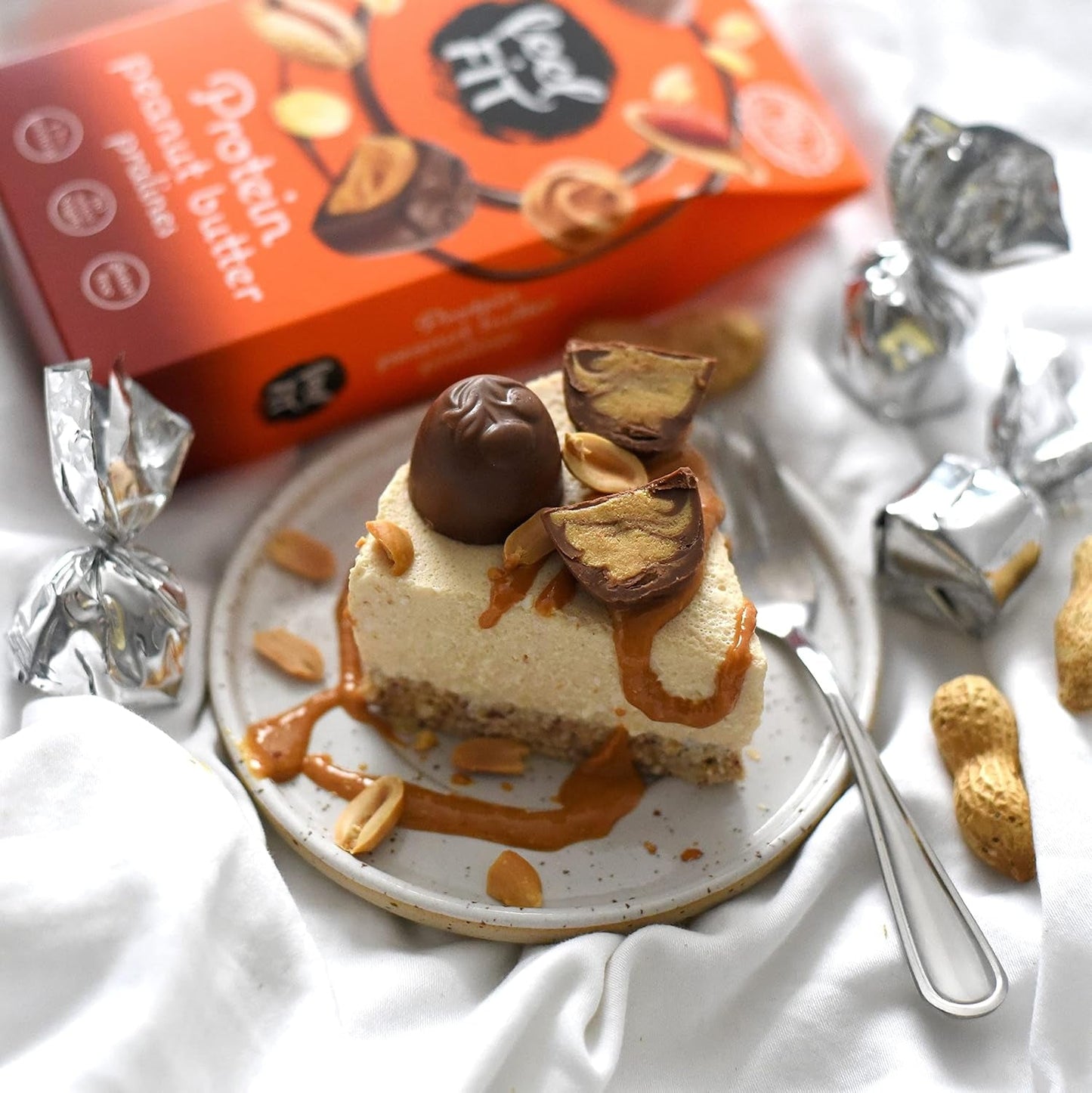 Feel FIT Praline proteiche al burro di arachidi in cioccolato al latte di alta qualità, senza zuccheri aggiunti, 17% di proteine, senza glutine 66g (1 confezione)