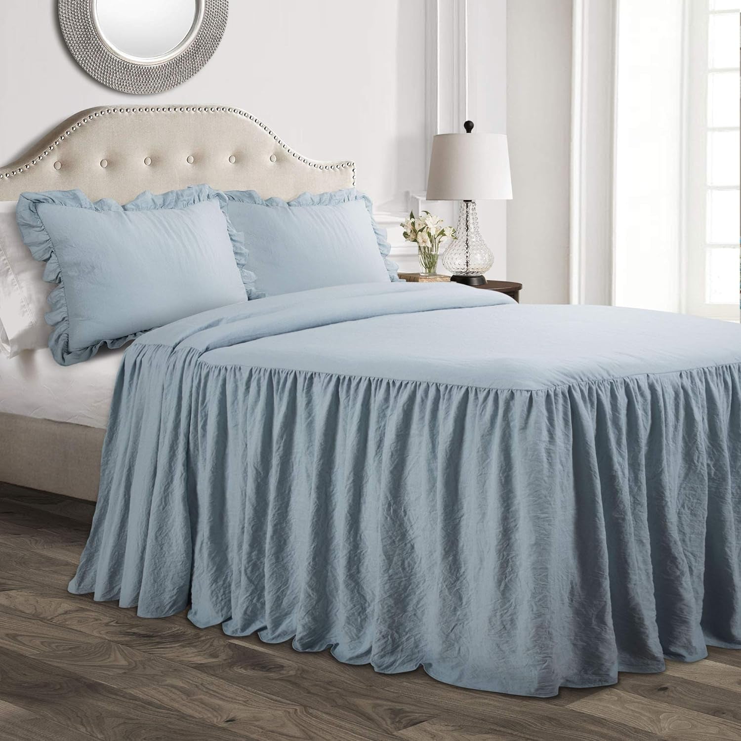 Lussuoso set di biancheria da letto con gonna a volant Set di biancheria da letto di lusso in 3 pezzi per la fattoria Elegante e affascinante dettaglio con volant Stile senza tempo e design classico Morbido e leggero King Size Lussuosi letti e trapunte con decorazioni blu navy Queen