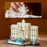 LEGO Architecture Fontana di Trevi - Modello di un punto di riferimento a Roma con sculture di Minifigure - pezzo da collezione per ufficio e soggiorno - regalo per adulti e amanti dell'architettura 21062 Set da costruzione Besuche den LEGO-Store