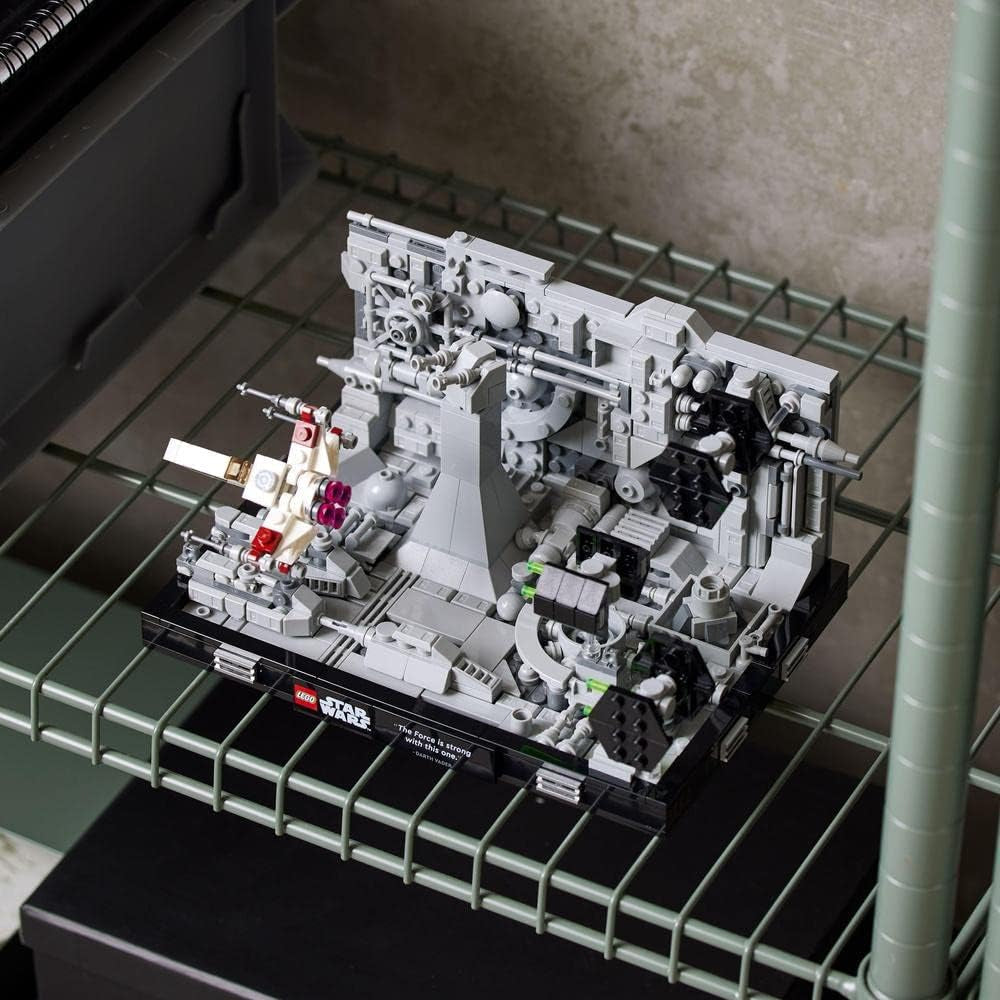 LEGO Star Wars 75329 Set diorama della corsa alla trincea della Morte Nera, kit modello X-Wing per adulti di Luke Skywalker, gadget per i fan di Una nuova speranza, decorazione della stanza, set da costruzione regalo Besuche den LEGO-Store