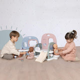 Smoby - Baby care Cameretta per bambole - Centro giochi per bambole Cameretta + Asilo Vita quotidiana - Area di gioco pieghevole con rotazione di 360° - 6 accessori - Realizzato con materiale riciclato al 90% in Francia, da 3 anni