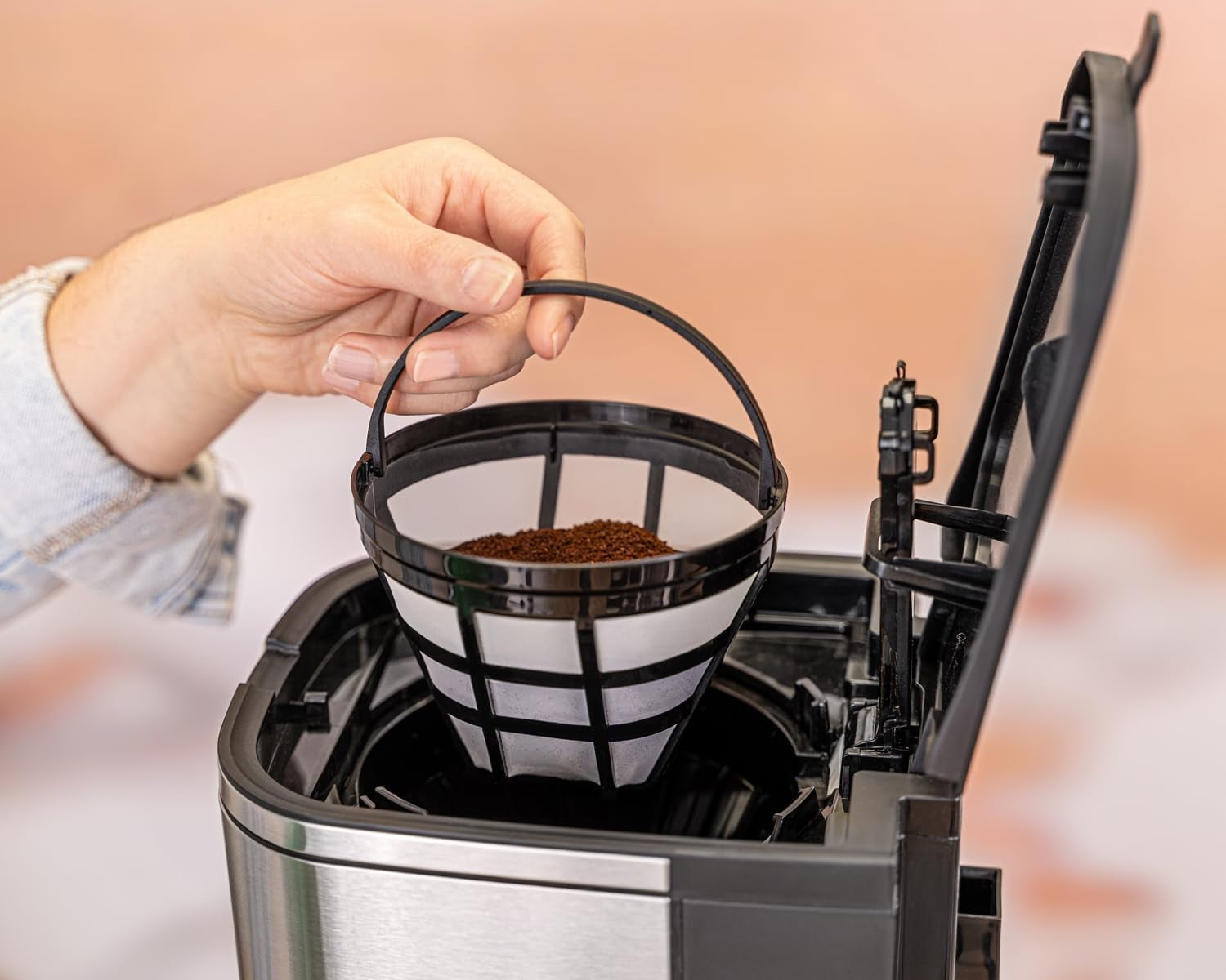 Macchina per caffè espresso con filtro Rommelsbacher FKM 1000 - serbatoio dell'acqua da 1,5 litri per 12 tazze di caffè, caraffa in vetro, avvio ritardato, funzione di mantenimento in caldo, funzione aroma, portafiltro rimovibile 1x4