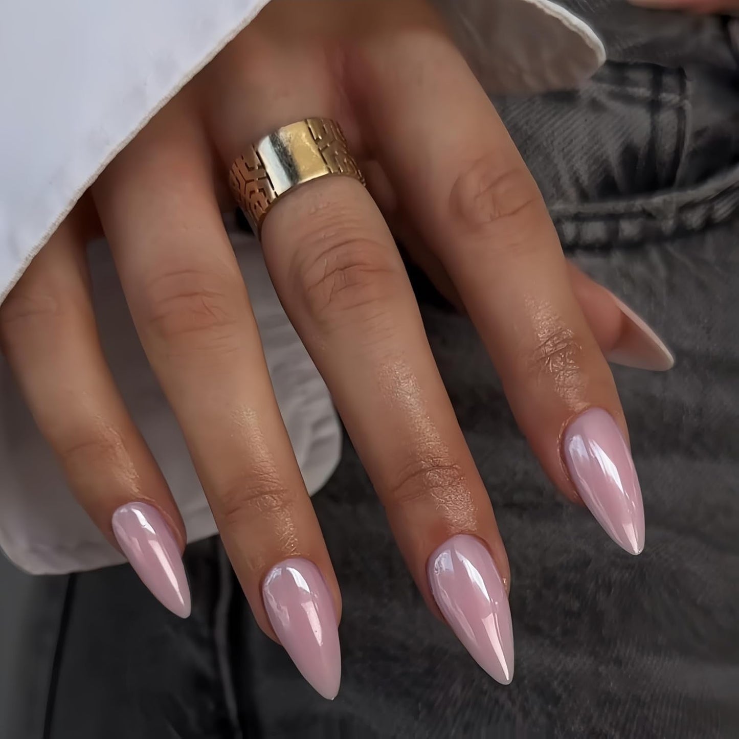 Unghie cromate autoadesive - Colla glitterata marrone mandorla media sulle unghie Unghie finte glitterate Colla sulle unghie artificiali Unghie acriliche smaltate per donne 24 pezzi