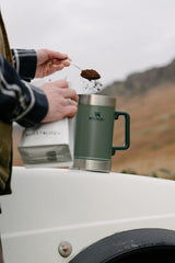 Pressa per caffè STANLEY Classic Stay Hot 1,4 L Hammertone Green - Mantiene il caffè caldo per 4 ore - Deposito minimo - Pressa per caffè integrata in acciaio inossidabile - Senza BPA - Lavabile in lavastoviglie
