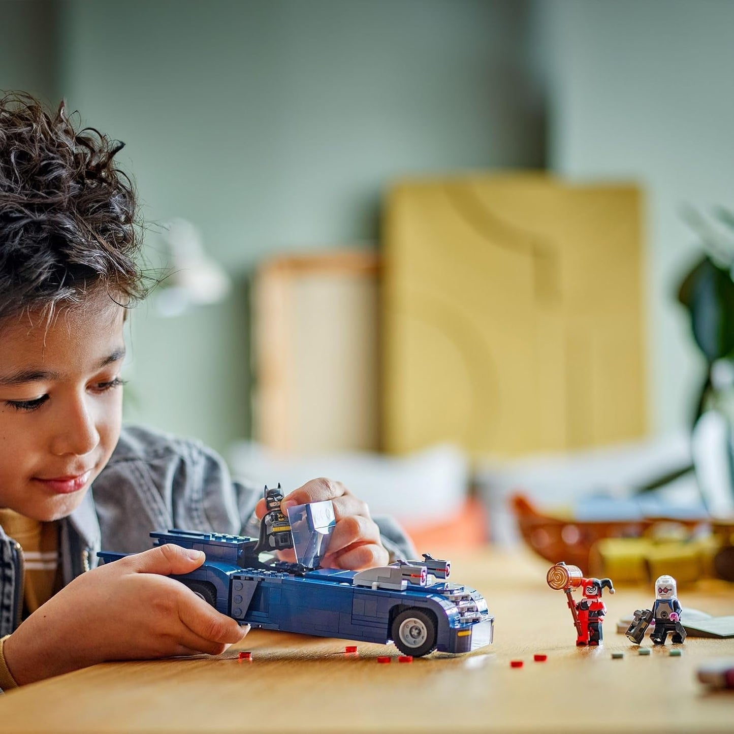 LEGO DC Batman: Batman sulla Batmobile vs. Harley Quinn e Mr Freeze Cartoon Macchinina giocattolo per bambini Regalo per ragazzi e ragazze 8 anni 76274 Set da costruzione Besuche den LEGO-Store