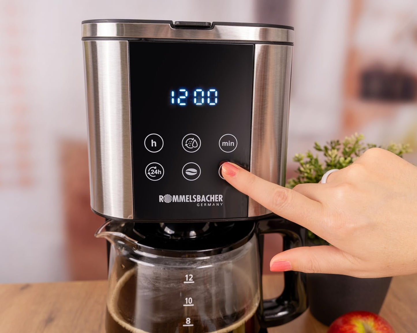 Macchina per caffè espresso con filtro Rommelsbacher FKM 1000 - serbatoio dell'acqua da 1,5 litri per 12 tazze di caffè, caraffa in vetro, avvio ritardato, funzione di mantenimento in caldo, funzione aroma, portafiltro rimovibile 1x4