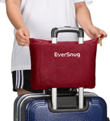 Eversnug Coperta e Cuscino da Viaggio - Morbida coperta da aereo 2 in 1 con morbida fodera per cuscino tascabile, fodera per borsa e supporto per zaino (Borgogna Rosso) Cuscini da viaggio Naty Shop