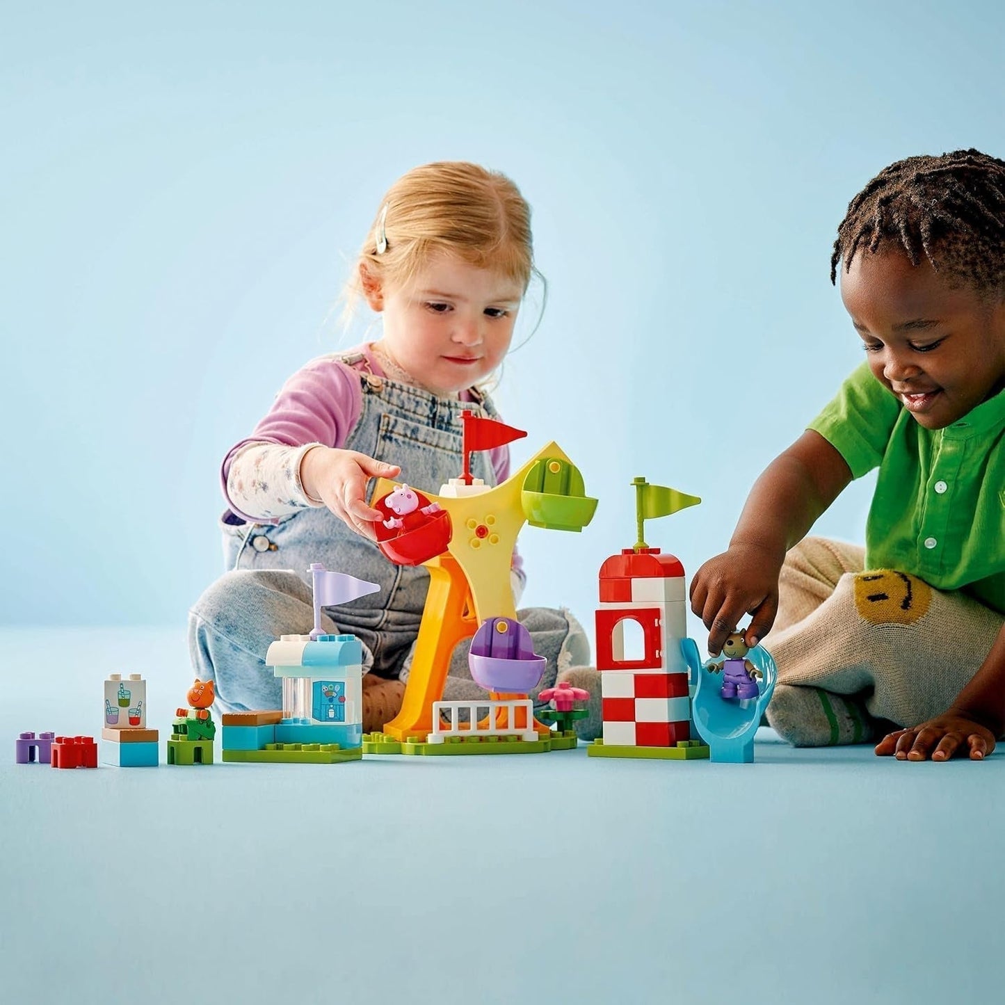 LEGO DUPLO Luna Park di Peppa Wutz - Giocattoli per bambini e giocattoli per la motricità dai 2 anni in su - Giochi prescolari con grande ruota, scivolo e 3 personaggi tra cui Mollie Kitty e Klausi Kläff - Regalo per bambini 10453 Set di costruzione Besuche den LEGO-Store