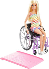 Bambola Barbie Fashionista, capelli biondi e tuta arcobaleno, sedia a rotelle e rampa incluse, bambola regalo per bambini, giocattolo per bambini dai 3 anni in su, HJT13