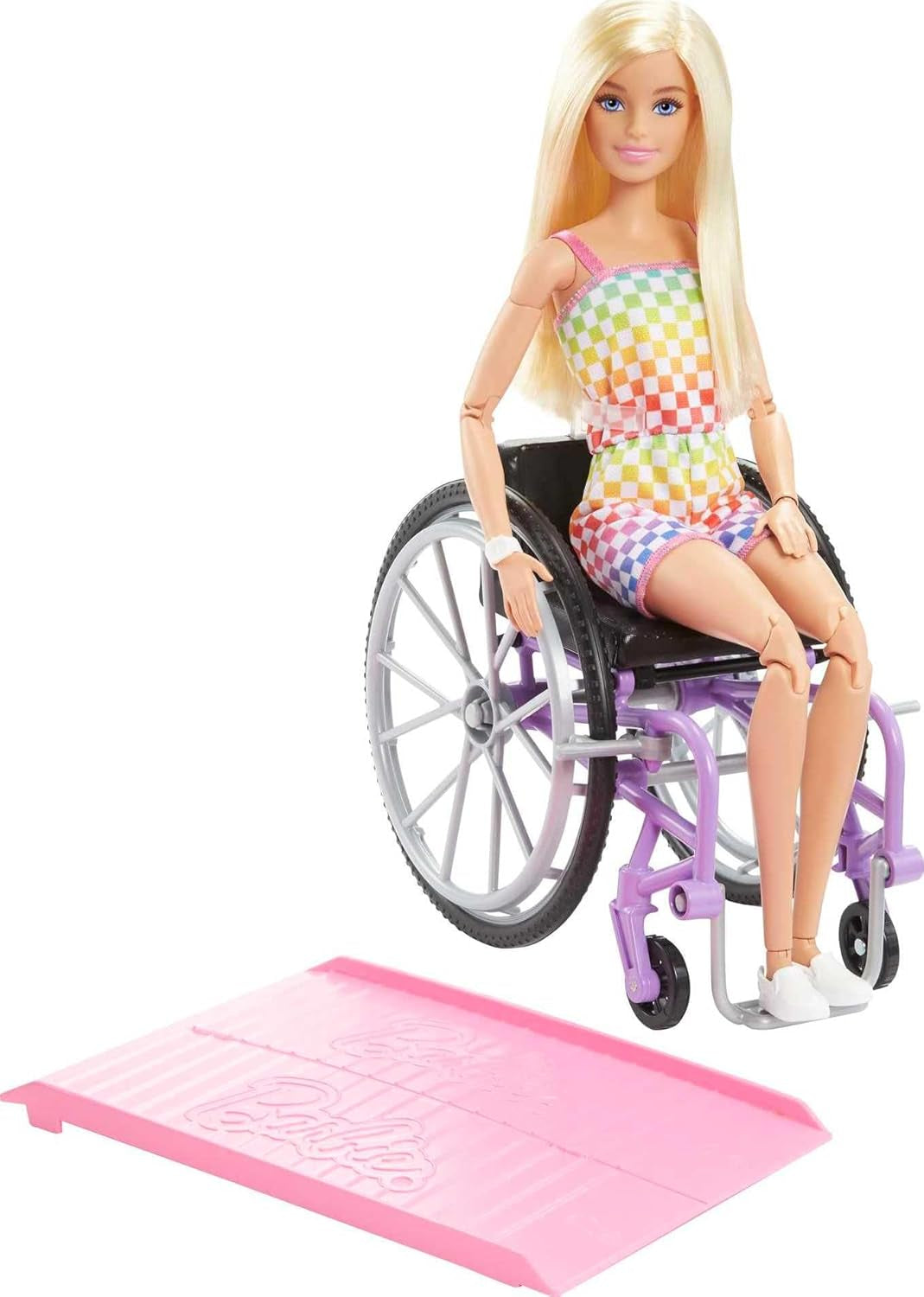 Bambola Barbie Fashionista, capelli biondi e tuta arcobaleno, sedia a rotelle e rampa incluse, bambola regalo per bambini, giocattolo per bambini dai 3 anni in su, HJT13