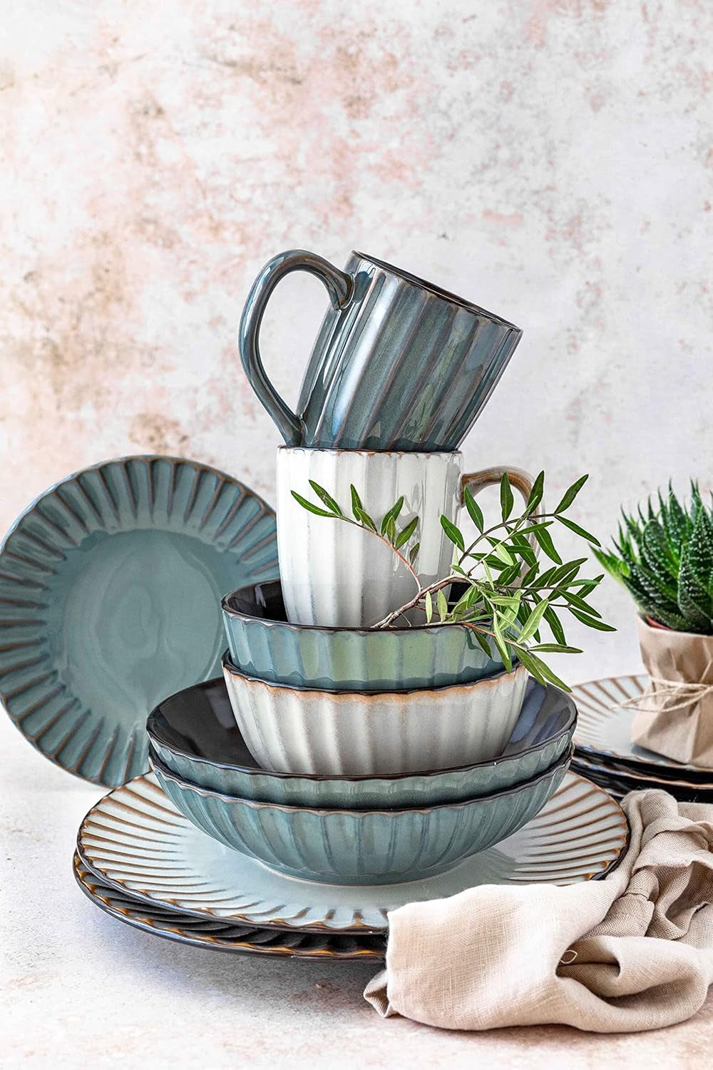 MÄSER 931966 Servizio da tavola serie Confino per 4 persone, look vintage moderno, set da colazione in ceramica, 12 pezzi, colore petrolio con accenti neri, gres