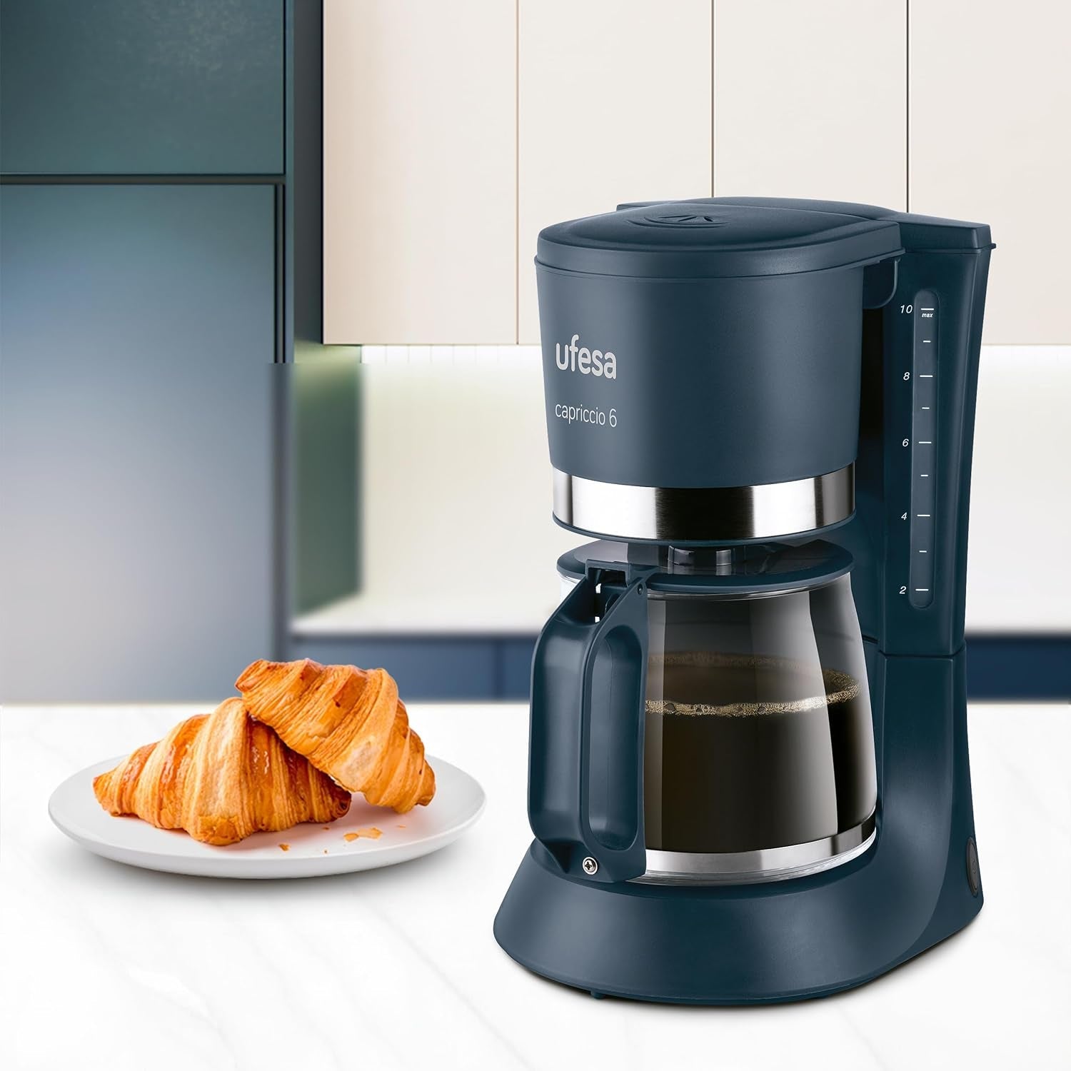 Ufesa CG7114 Caffettiera filtro Capriccio, 6 tazze, 600W, caraffa 0,6L, sistema antigoccia, spegnimento automatico, blu