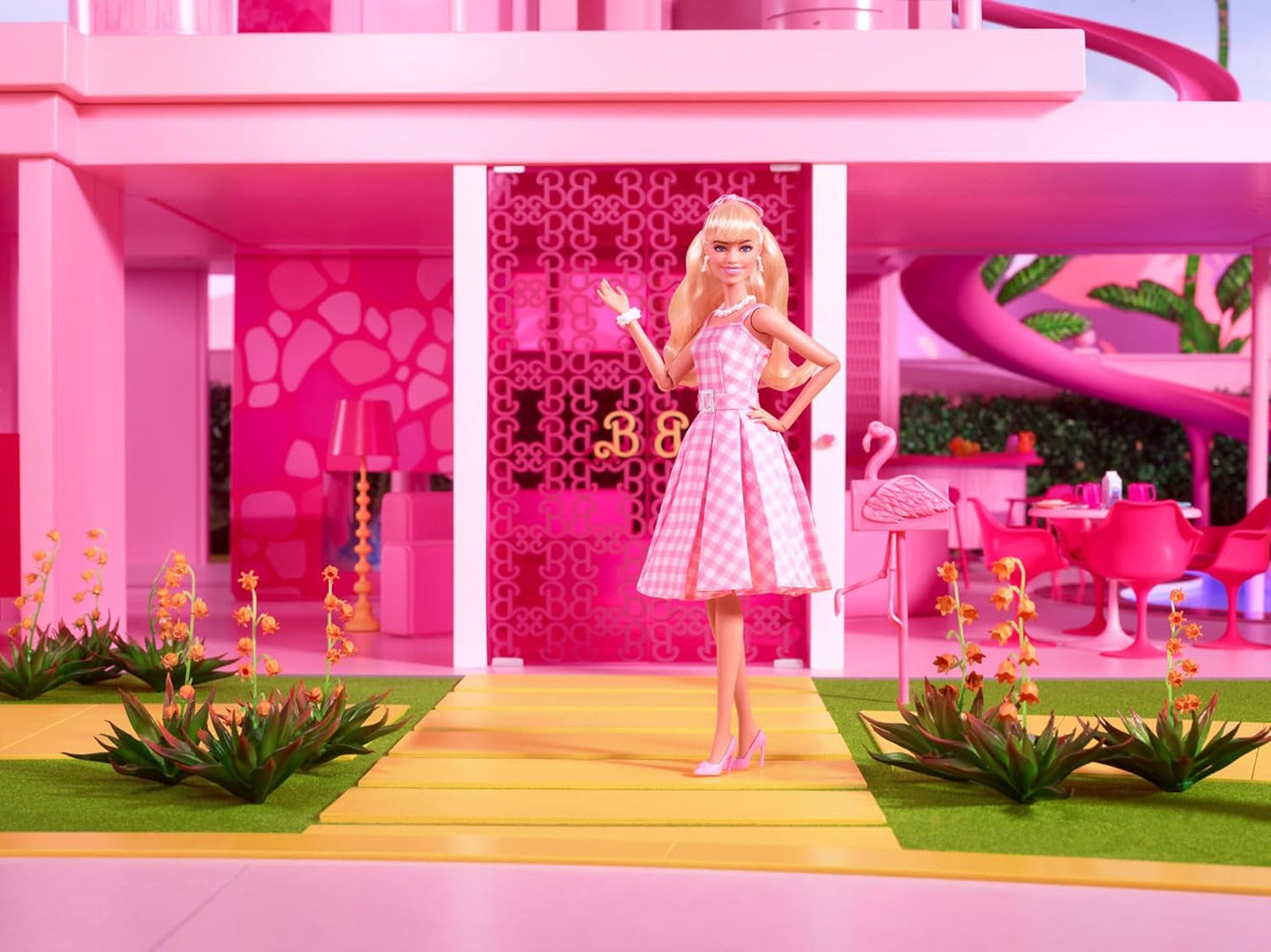 Barbie Doll The Movie Bambola con abito rosa e bianco e collana di margherite Margot Robbie Giocattolo da collezione per 3 anni HPJ96