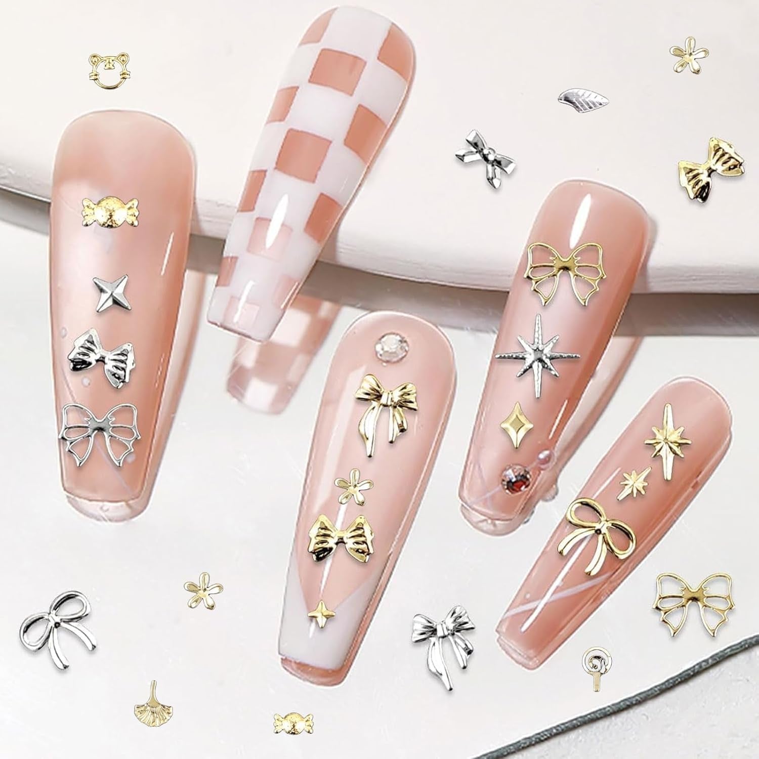 Portachiavi per unghie Set da 4 scatole - 48 tipi di portachiavi per unghie 3D in oro e argento (farfalle, fiori, perle, ecc.) + pinzette e penna - Per unghie in gel e acrilico fai da te | Ideale per salone di bellezza e casa