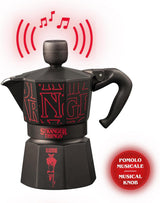 Bialetti Moka Express Stranger Things Caffettiera da 3 tazze, Tasto musica con funzione di ricarica USB-C, Non adatta ai piani cottura a induzione, 3 tazze (130 ml), Nero