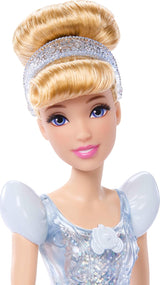 Mattel DISNEY Principessa Cenerentola - Bambola articolata con abito scintillante, scarpe e tiara staccabili, capelli pettinati per uno styling divertente, per bambini dai 3 anni in su, HLW06