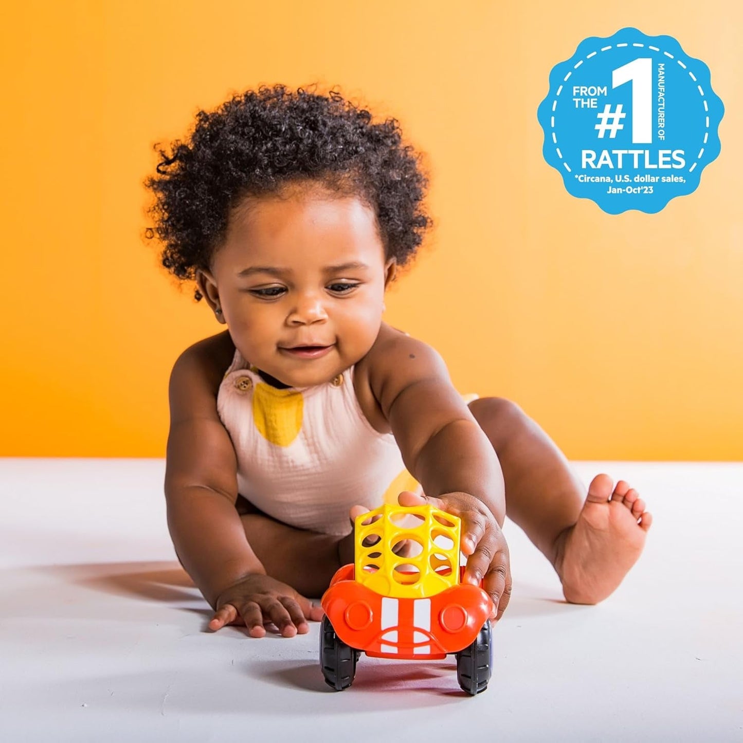 Bright Starts Oball Sonaglio Macchinina Giocattolo per attività motoria per neonati e bambini piccoli a partire da 3 mesi 1 pezzo Colore casuale Blu o Rosso Giocattoli per bambini Naty Shop