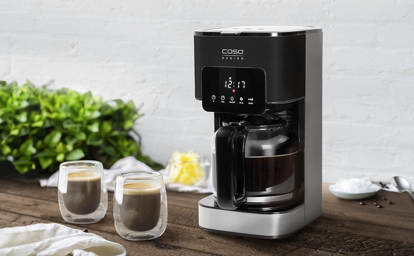 Macchina per caffè espresso CASO Coffee Taste and Style con filtro permanente, 1,5 l, temperatura di erogazione ottimale 92-96 °C, sistema antigoccia, testa di erogazione ottimizzata, acciaio inossidabile, 12 tazze