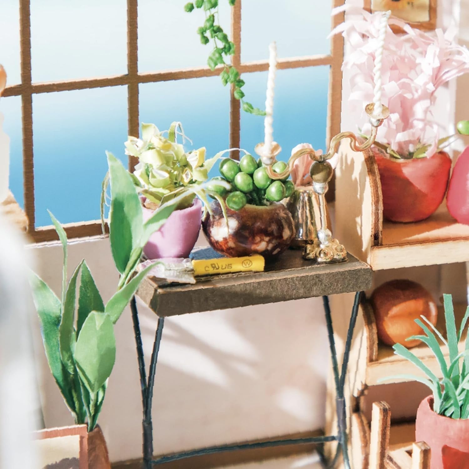 Robotime DG145 Rolife Emily's Flower Shop Casa delle bambole in miniatura Realizzata in legno, metallo, tessuto e cartone, Dimensioni: 22 X 15 X 17 cm, Case delle bambole Naty Shop
