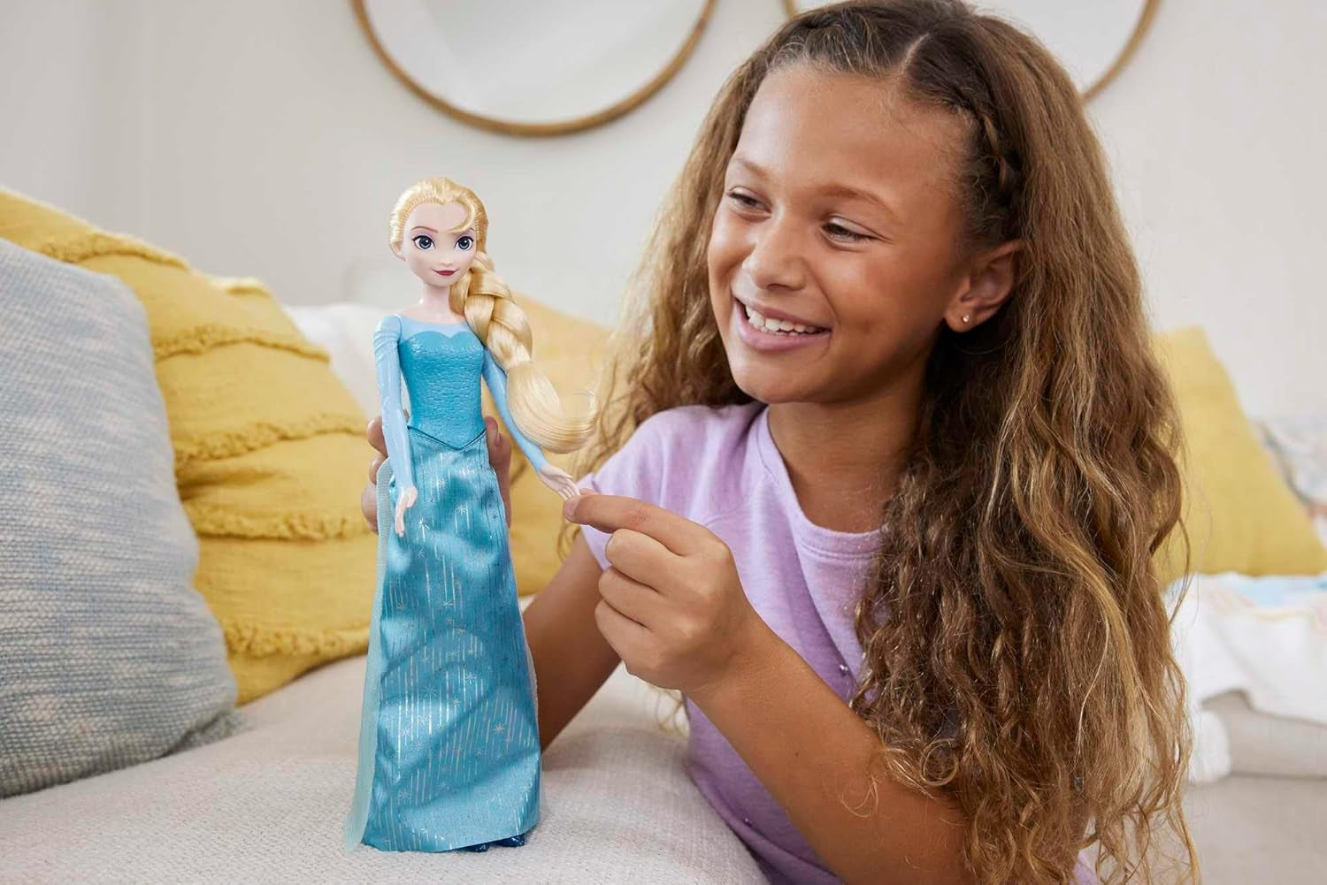 Elsa Mattel Disney Frozen Doll, Frozen Doll, Capelli biondi pettinabili, Scarpe posizionabili, staccabili, Regali Disney, Giocattolo di età 3+, HLW47