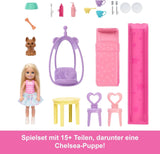 Casa delle bambole Barbie Chelsea con oltre 15 accessori, la casa pop-up si espande fino a 42 x 33 cm con 5 aree gioco e uno scivolo, con una piccola bambola e un cane, JFW49