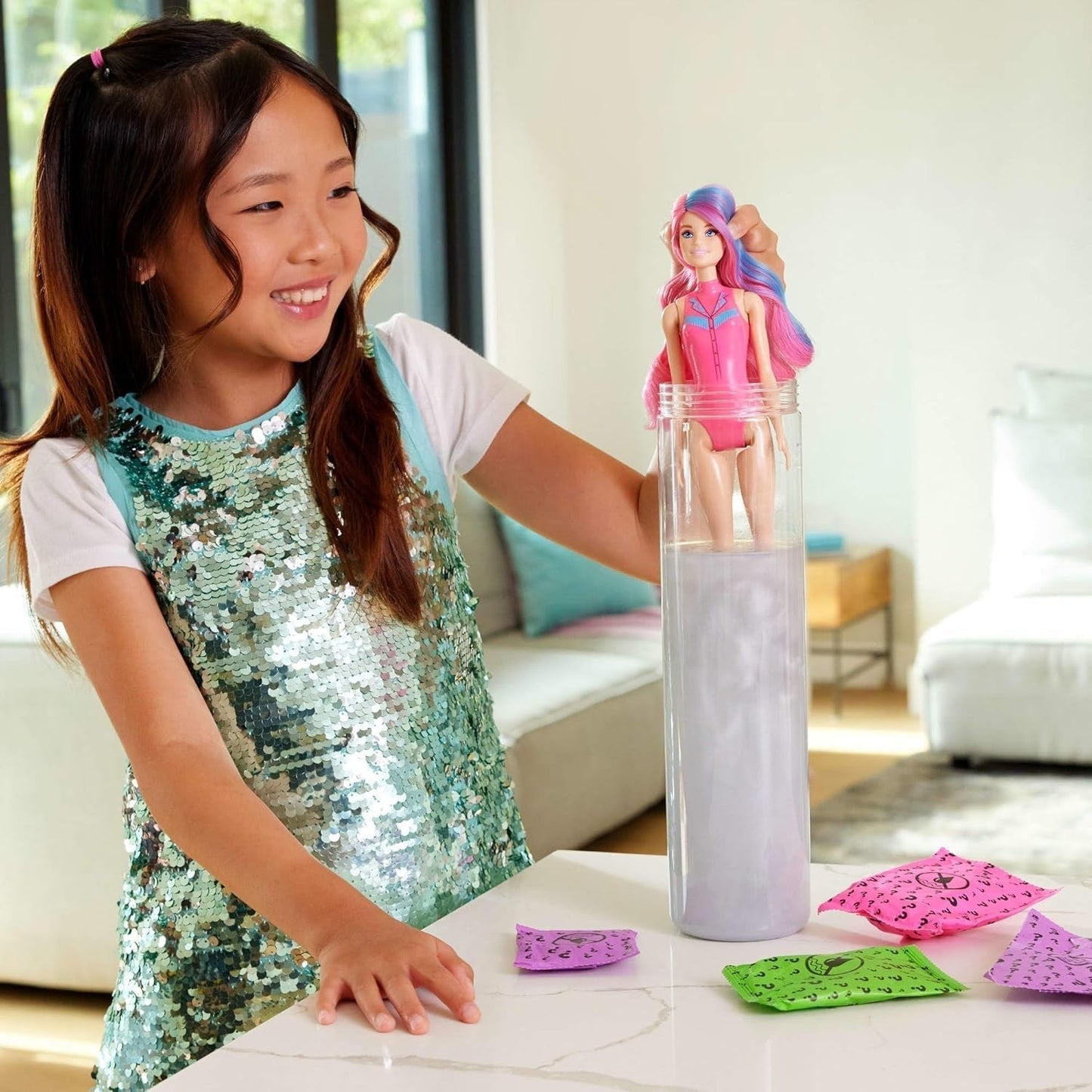 Barbie Color Reveal Fashion Doll e Accessori con 6 Sorprese, Serie Disco Star con Glitter Metallici e Top Cambia Colore (Gli Stili Possono Variare), JCP01 Naty Shop Bambole