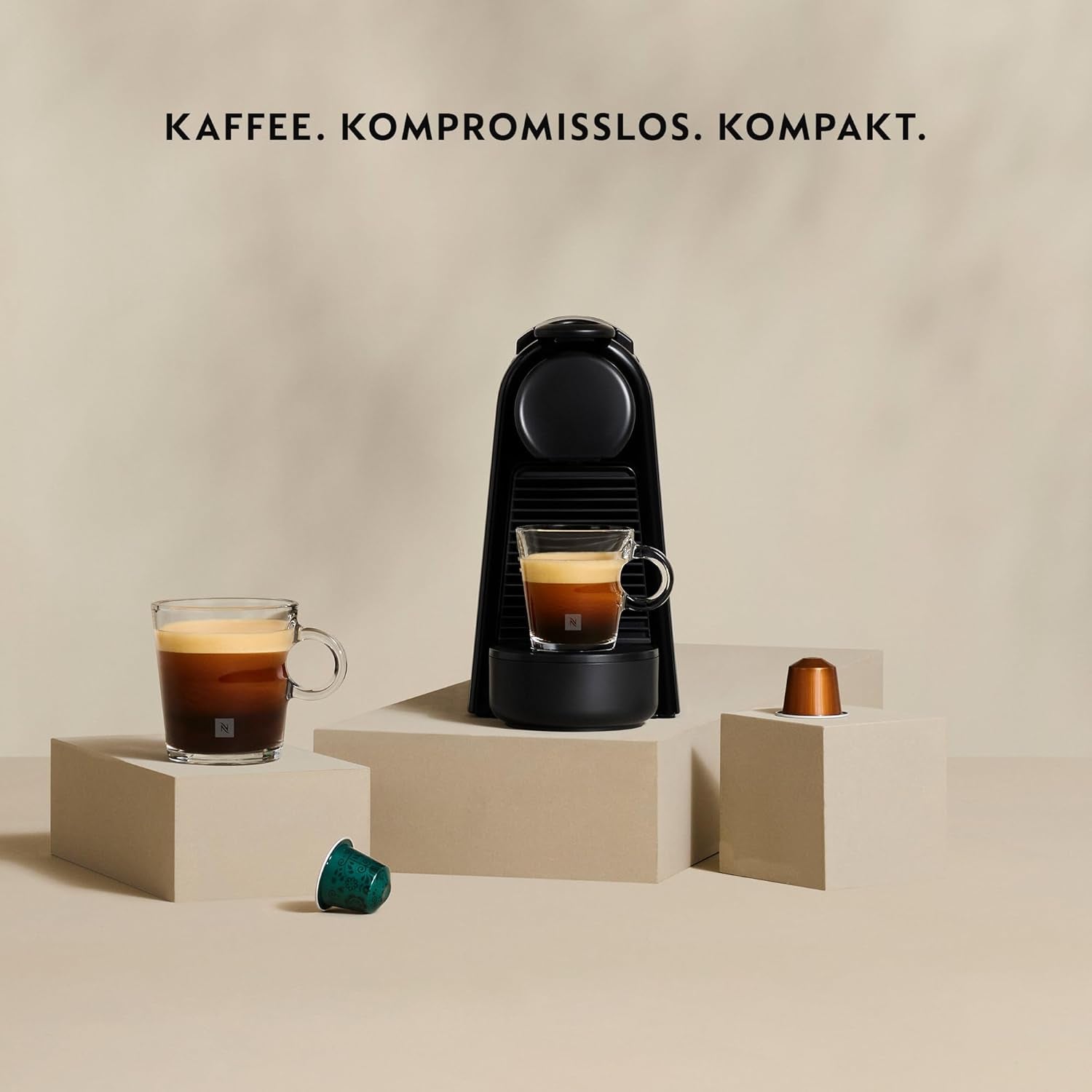Macchina per caffè espresso con capsule Nespresso De'Longhi Essenza Mini, nera | Pressione della pompa 19 bar | Serbatoio dell'acqua 0,6 l | Per espresso e lungo | Piccola macchina per caffè espresso – Grandi momenti di caffè | EN85.B