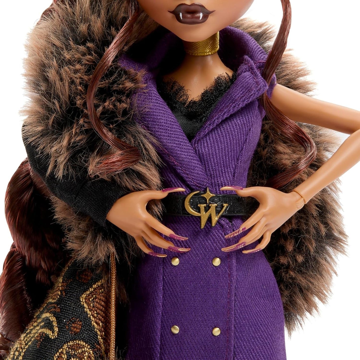 Monster High Doll House of Wolves Clawdeen Wolf Figura da collezione con pelliccia sintetica Cappotto jacquard Giacca viola Abito Pantaloni dorati e accessori JDR66
