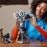 LEGO | Disney Camera - Omaggio a Walt Disney, Set per adulti con minifigure di Topolino e Minnie, personaggi di Bambi e Dumbo, Regalo per donne, uomini e fan, Esposizione 43230 Set da costruzione Besuche den LEGO-Store