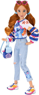 Bambole alla moda Disney ILY 4EVER Stitch con capelli rossi, alte 29 cm, con 13 punti di articolazione, due abiti completi mix-and-match e uno scintillante anello di Topolino per te!