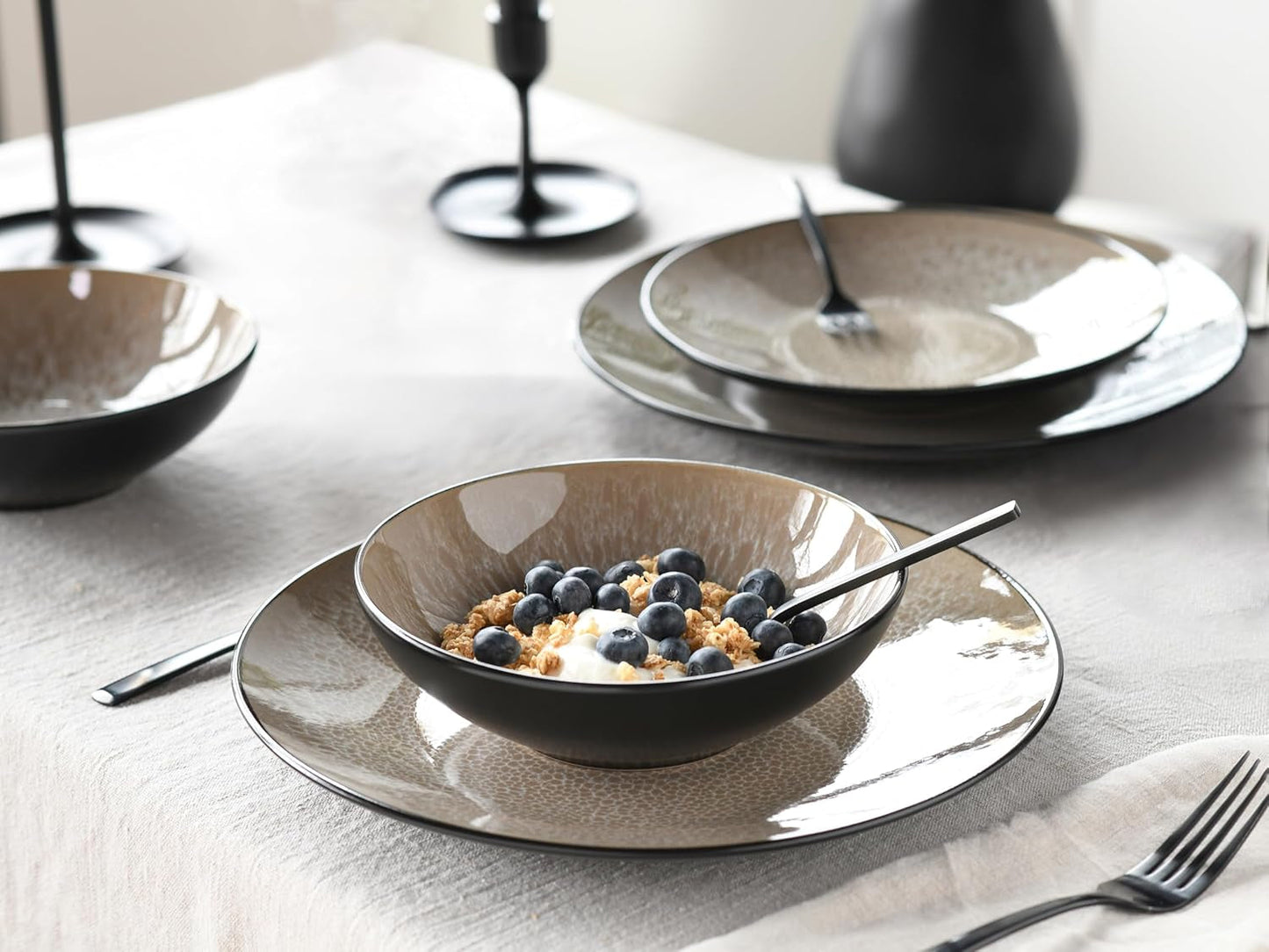 CreaTable, 24464, serie Malmö Beige, set di stoviglie da 18 pezzi per 6 persone, set di piatti in gres, lavabile in lavastoviglie e adatto al microonde, produzione di qualità