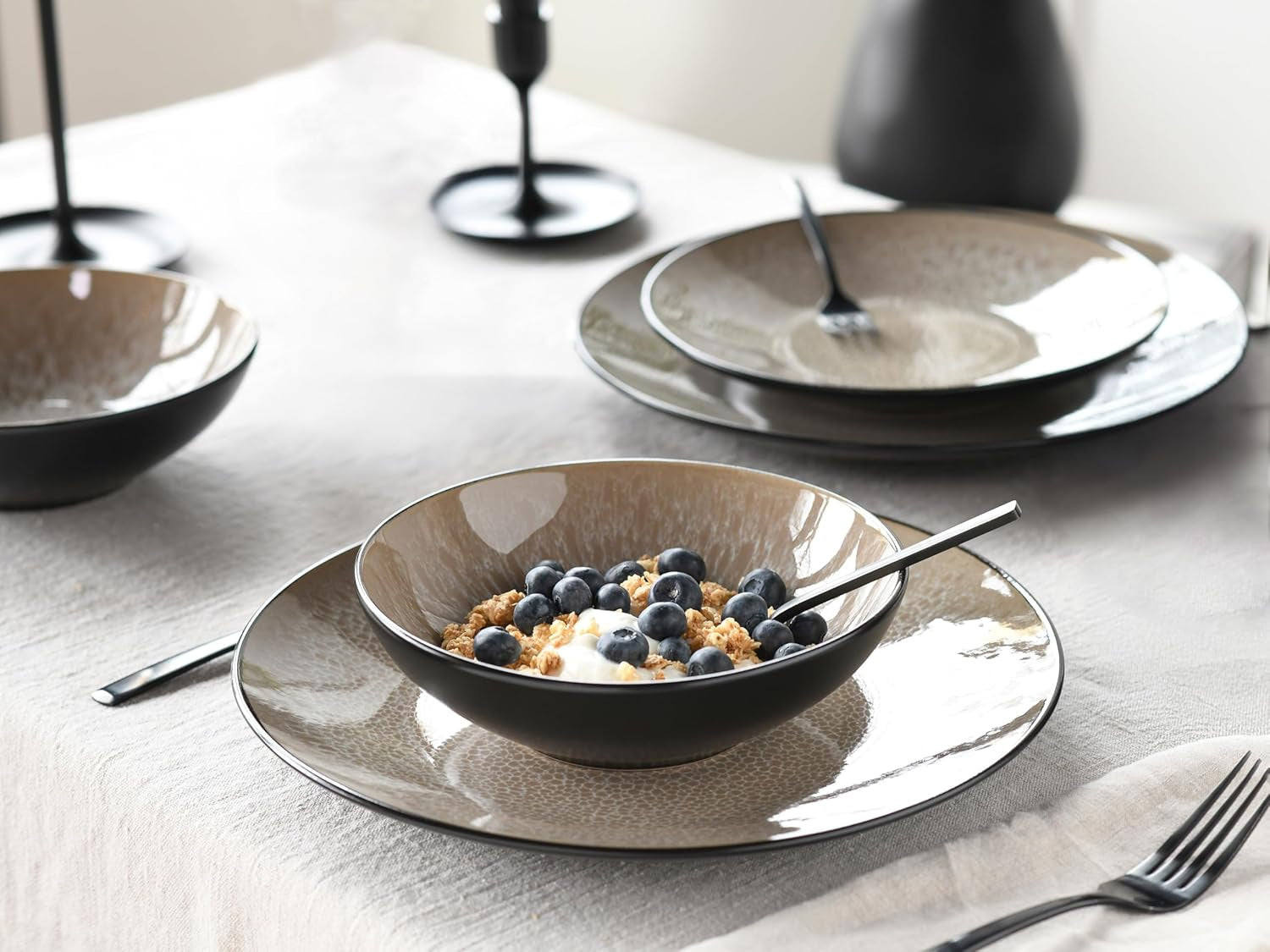 CreaTable, 24464, serie Malmö Beige, set di stoviglie da 18 pezzi per 6 persone, set di piatti in gres, lavabile in lavastoviglie e adatto al microonde, produzione di qualità