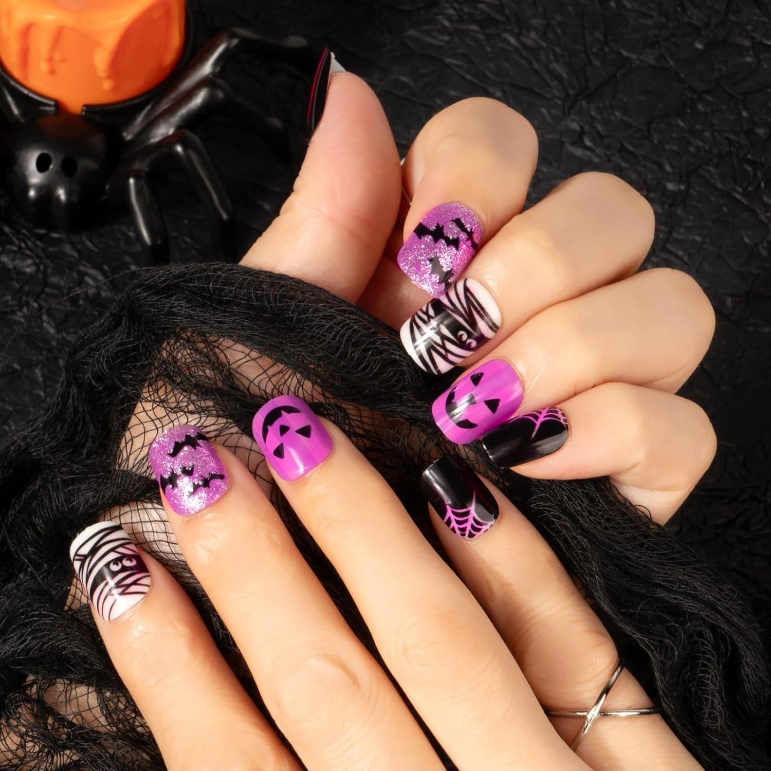 72 pezzi Unghie di Halloween Unghie finte autoadesive Unghie artificiali corte Unghie pressate autoadesive Zucca Fantasma Unghie artificiali Suggerimenti Nail Art Arancione Verde Nero