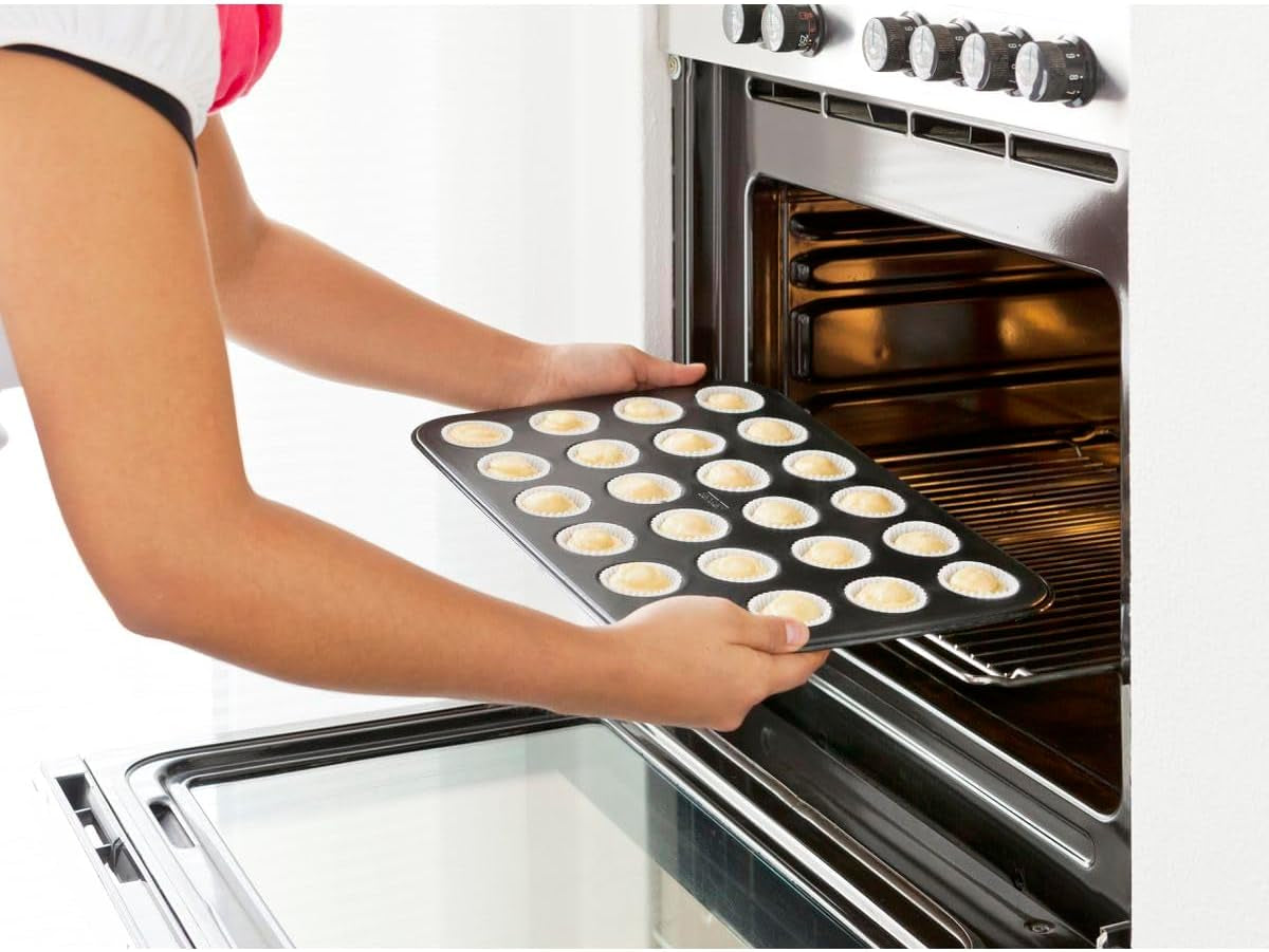 Zenker 6541 Nero Metallizzato 24Er Mini-Muffinform – Antihaftbeschichte Für Perfekte Mini-Muffins, Ø 4.5 Cm, ​​​​Made in Germany Stampi e teglie da forno Naty Shop