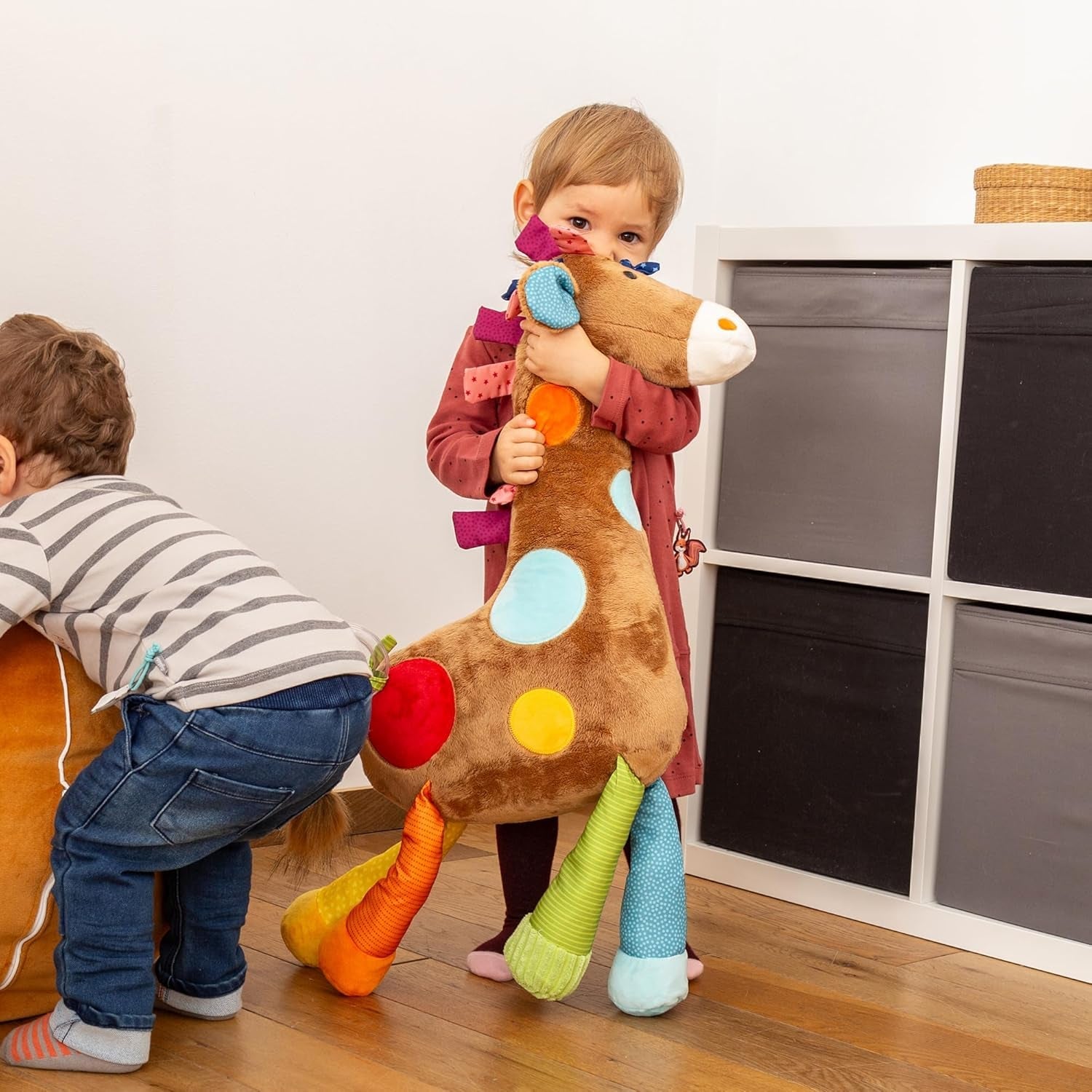 SIGIKID 42863 Giraffa XXL Giocattolo per bebè, Giocattolo educativo PlayQ, Peluche con anello da dentizione, Sonaglio, Specchio, Cigolio, per neonati e bambini a partire da 3 mesi, Multicolore/Giraffa 72 cm Giocattoli Bebe Naty Shop