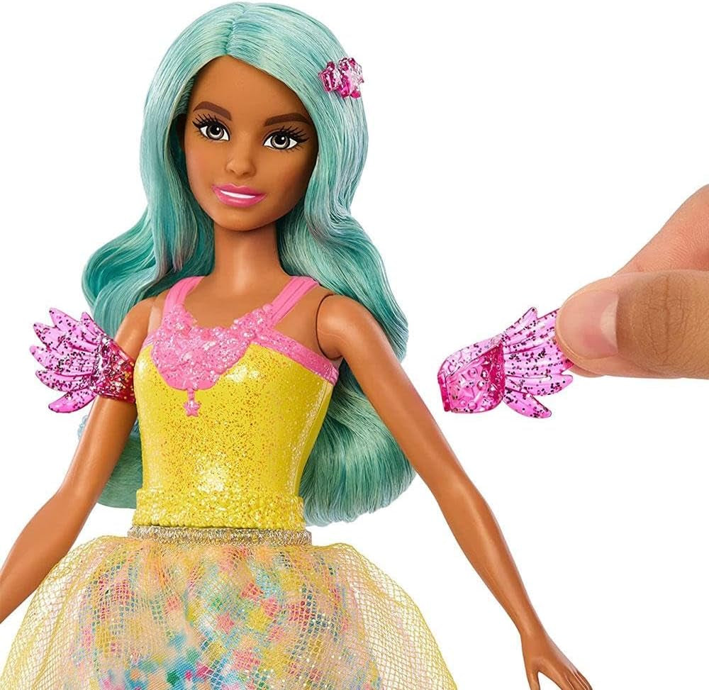 Barbie Magia Nascosta - bambola Teresa con abito da fata, capelli ondulati e pettine per una divertente acconciatura, dai 3 anni in su, HLC36