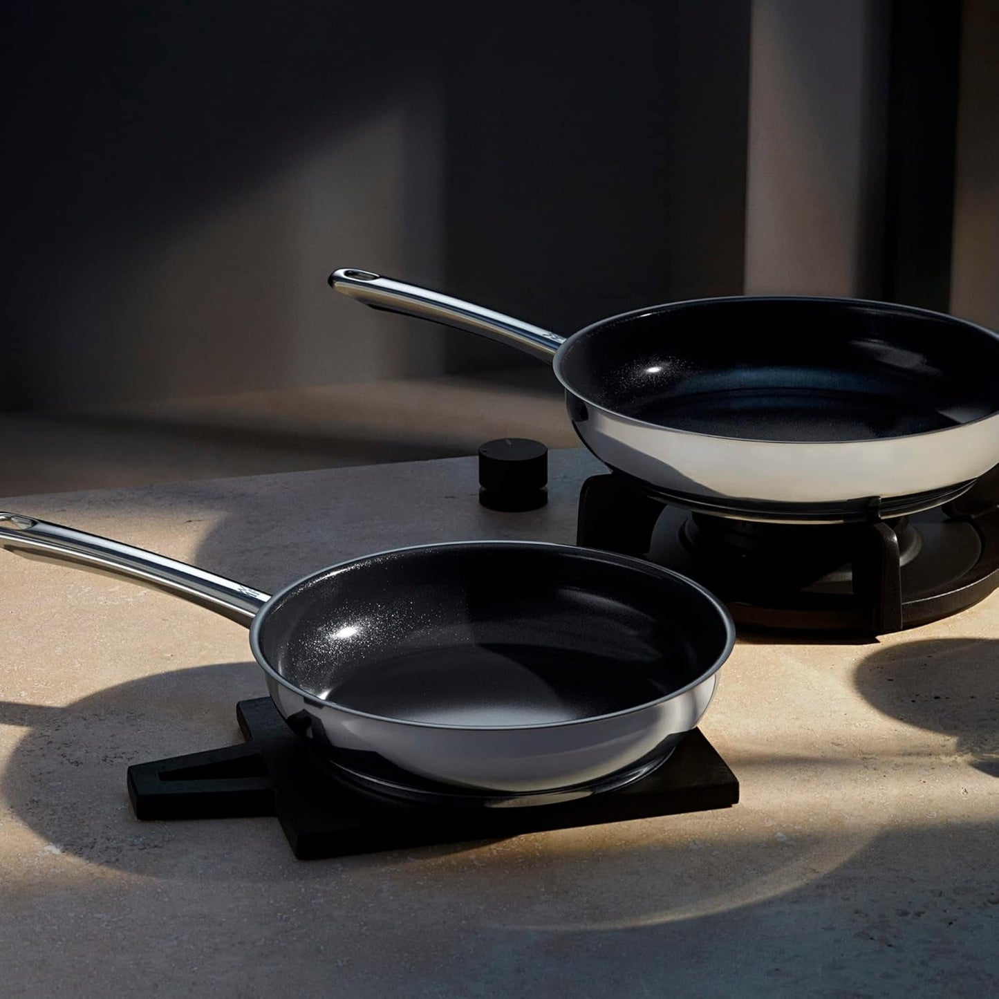 WMF Devil set di padelle 2 pezzi, padella per induzione 24, 28 cm, acciaio inossidabile Cromargan, rivestimento in ceramica, resistente al forno Pentole e Padelle Naty Shop