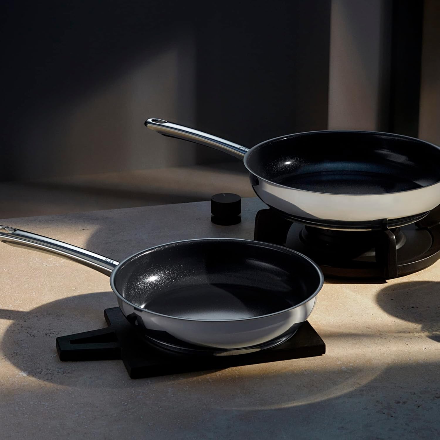 WMF Devil set di padelle 2 pezzi, padella per induzione 24, 28 cm, acciaio inossidabile Cromargan, rivestimento in ceramica, resistente al forno Pentole e Padelle Naty Shop
