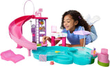Barbie Dream Pool Playset con sei aree di gioco tra cui uno scivolo e una vasca idromassaggio, oltre a oltre 20 accessori come un animale domestico, salvagente e altro, JKG83