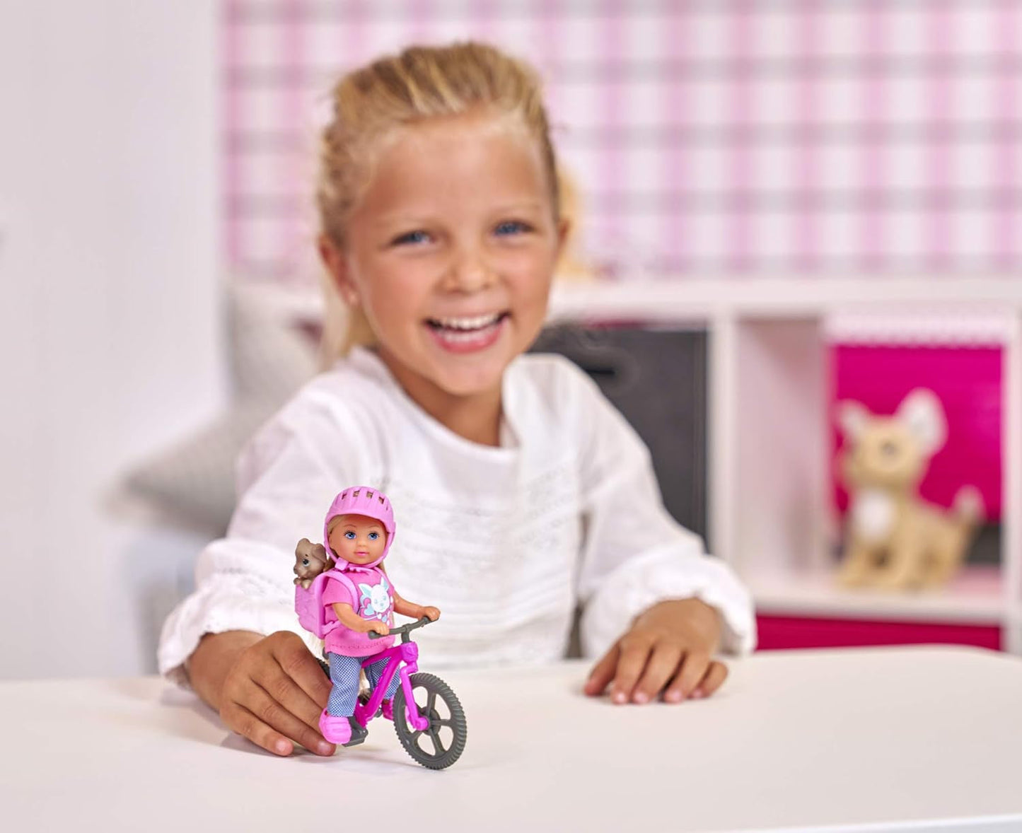 Simba 105733273 - Evi Love Fun Holiday Bike bambola con bici, cane e zaino, bambola alla moda, 12 cm, per bambini dai 3 anni in su